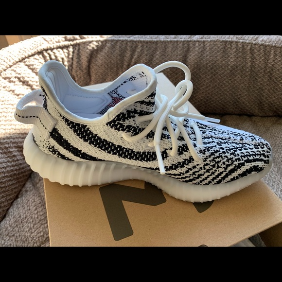 Yeezy 350 V2-zebra print (brand new) - Picture 3 of 8